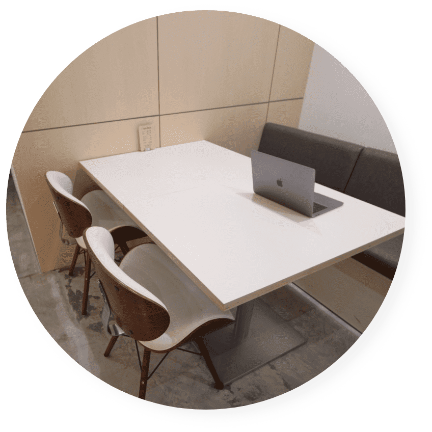 店内お好きな場所で